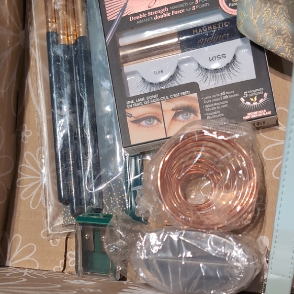 Mixed Package - Picture 5 of 10